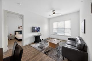 Relaxing 2 Bedroom Retreat with Great Amenities - 7