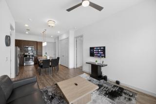 Relaxing 2 Bedroom Retreat with Great Amenities - 8