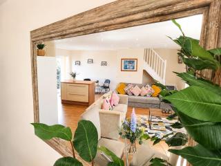 Stylish Leamington Spa Home, Free Parking, Netflix, Disney, Superfast WiFi - 3