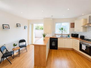 Stylish Leamington Spa Home, Free Parking, Netflix, Disney, Superfast WiFi - 2