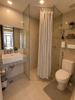 Scenic & Elevated 2 Bedroom Apartment in the City - 1