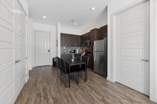 Bright & Modern 2 Bedroom, 2 Bathroom Stay - 6