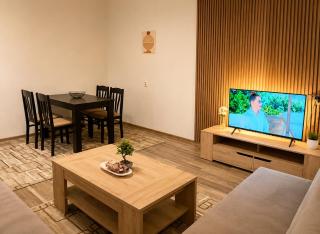 Cozy City Retreat Near Macedonia Square - 5