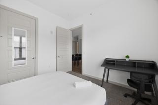 Chic 2 Bed, 2 Bath Home Away From Home - 7