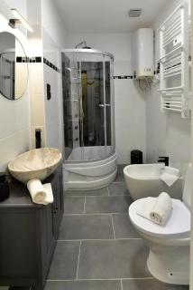 Residenza Santa Anastasia At Piazza Erbe Blu Charme with lift and AC - 4