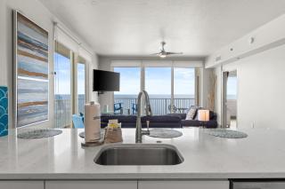 Shores of Panama 20th Floor Condo, Oversized Balcony, Sunset Heaven! - 1