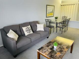 Updated 1BR Apartment Moss Rehab Save Monthly - 2