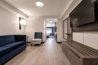 Holiday Inn Express & Suites Niagara Falls by IHG - 2