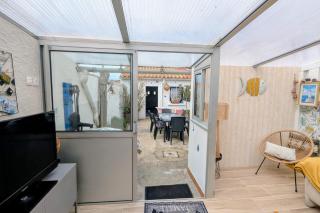 Vacation house between port and beach with garage - 1