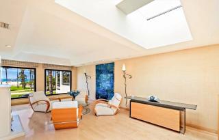 Three Bedroom Oceanfront Condominium with Panorami - 6