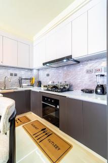 Luxury 1-Bedroom Apartment in Westlands with AC & Airport Pickup, Rooftop Pool ,Fast Wifi & Garden - 1