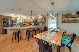 Pet Friendly Family Getaway on 15 Acres! - 8