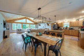 Pet Friendly Family Getaway on 15 Acres! - 4