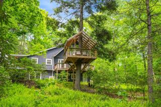 Creekside Chalet with Hot Tub Tree House & Woods - 0