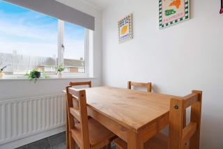 Spacious 4BR Home Sleeps 8 by Stay With Us - 9