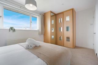 Spacious 4BR Home Sleeps 8 by Stay With Us - 7