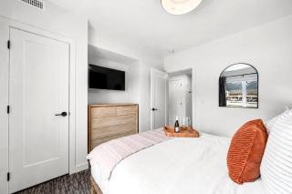 Chic and Charming 1BR Haven Hot Tub Near Banff - 5