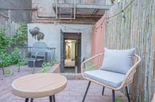Charm 2Bd in Upper East Side with Backyard - 1
