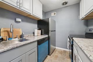 2BR 1Bath 4 Beds Entire Apartment in Bloomfield - 4