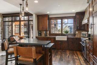 Deer Valley Ski-In Out 3BR - Views, Hot Tubs condo - 3