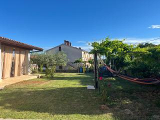 CASETTA CON GIARDINO e PORTICO - 9