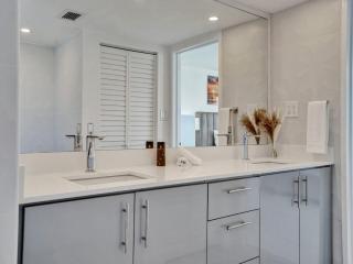 Luxury Oceanfront Miami Beach Gem Beachfront Resort 701 - 8