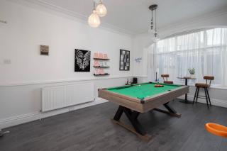 Spacious 8 Bedroom Home Sleeps 19 with Games Room - 6