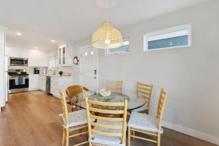 120 - 31st St A & B - Bright & Renovated 5 Bdr Duplex home - 3