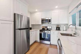 120 - 31st St A & B - Bright & Renovated 5 Bdr Duplex home - 1