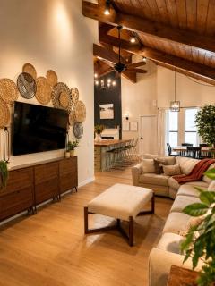 Ultimate Family Getaway-Sleeps 18 - 5