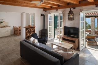 Villa Insula by Belmont Realty - 3