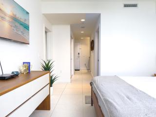 P2004B Penthouse Studio with Pool and Gym in Doral - 9