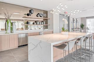 P2004B Penthouse Studio with Pool and Gym in Doral - 1