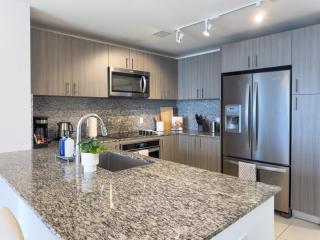 P1701A Doral 2BR Residence with West Views a Pool and Gym - 3