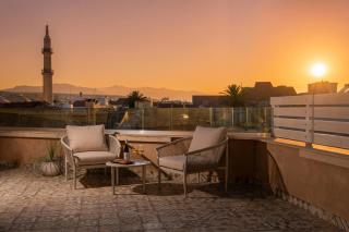 Jacuzzi Suite In The Heart Of OldTown - 0