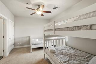 Poolside Suite Near Zion Hot Tub Pickleball - 7