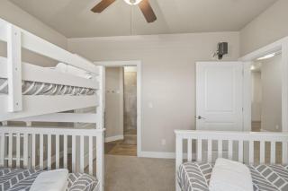 Poolside Suite Near Zion Hot Tub Pickleball - 5