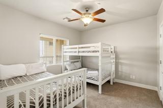 Poolside Suite Near Zion Hot Tub Pickleball - 3