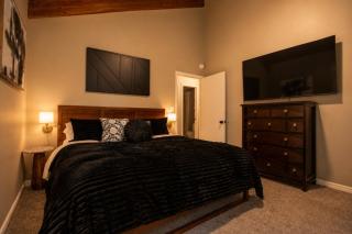 Ultimate Family Retreat-Sleeps 9 - 0
