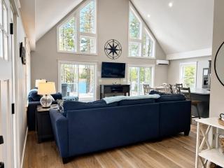 New 2023 Waterfront Home near Acadia with Hot Tub - 7