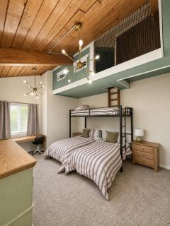 Ultimate Family Retreat-Sleeps 9 - Tulsa - 6