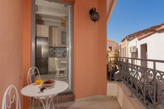 Jacuzzi Suite In The Heart Of OldTown - 2