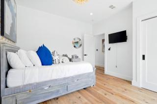 N. 2 Homes, Sleeps 26, Universal 15m, SoFi, Games, Yard - 3