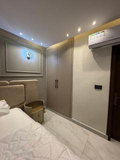 Luxury 1 Bed Apartment - 3