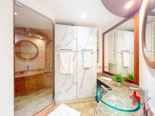 Manoli Cozy Beach Studio in the heart of Orient bay Steps from the Beach - 1