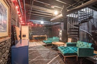 Downtown Elegant Gatsby Loft with Skyline Views - 7