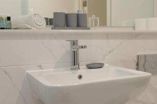 Birmingham City Retreat No 69 Modern 2-Bedroom - 7