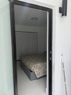 Modern Private Room Near Wynwood SouthBeach - 9