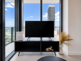 New 2026 Condo 270° Bay View Downtown 2BR Massive Amenities - 4