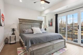 Huge Modern Penthouse Skyline View and RooftopDeck - 6